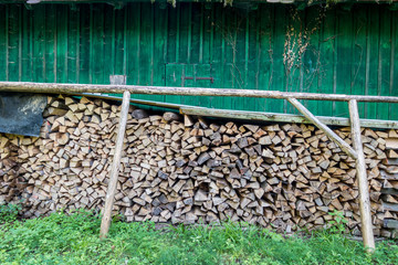 Brennholz gestapelt © focus finder