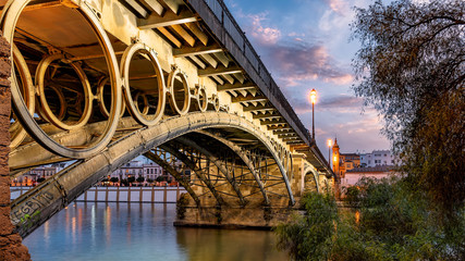 Naklejka premium Most Triana w Sewilli