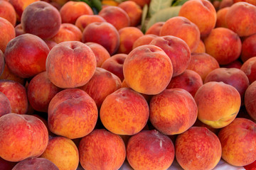 Fresh peaches on a farmer's market