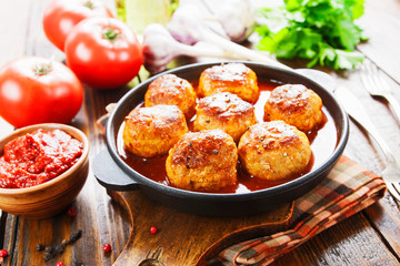 Meatballs in tomato sauce