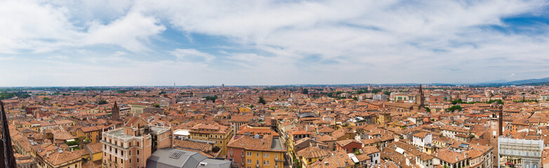Fototapeta na wymiar Panoramic view of the southwest of the city of Verona from the Lamberti tower