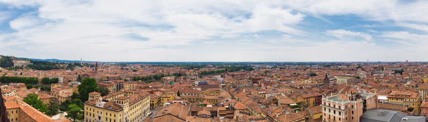 Fototapeta na wymiar Panoramic view of the southeast of the city of Verona from the Lamberti tower