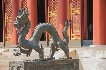 Fototapeta premium Close up of a bronze dragon at the Summer Palace, the former imperial garden
