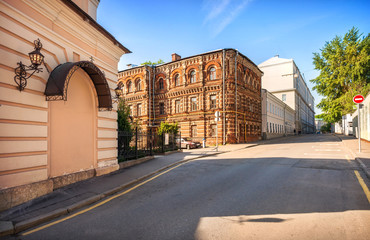 Здания Крапивенского переулка Old buildings of Krapivensky Lane