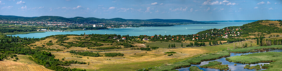 Die Landschaft auf Tihany, einer Halbinsel im Plattensee, Ungarn - obrazy, fototapety, plakaty
