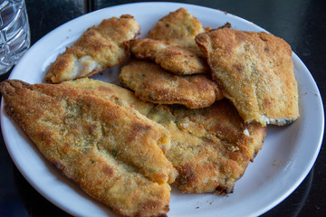 filet de merluza pescado frito milanesa