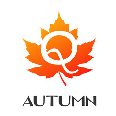 Logotipo con texto Autumn con letra Q en espacio negativo sobre hoja en color naranja