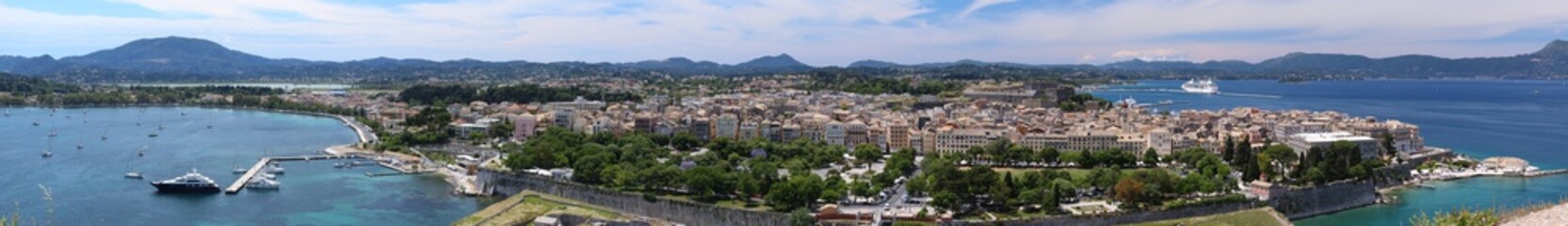 Fototapeta na wymiar Corfu Town panorama