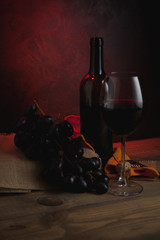 Copa y botella de vino de Rioja