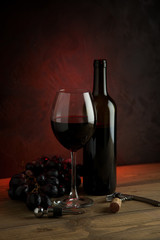 Botella de vino tinto típico español. Gastronomía española