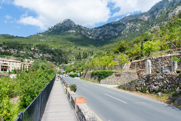Fototapeta na wymiar Mountain road in the village of Deya in Mallorca