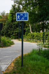 Sinalização de transito para ruas, avenidas e ciclovias na Europa e outros continentes.