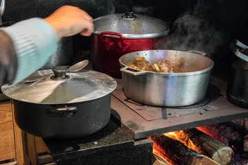 cooking stewed chicken in wood burning stove