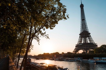 Obraz premium Eiffel Tower at Sunrise