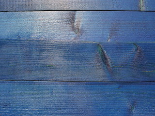 Blau lasiertes Holz