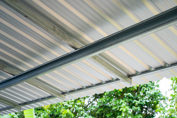 building home with aluminum roof