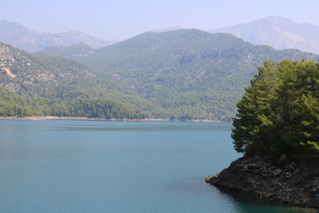 Oymapinar Stausee im Taurusgebirge in der Türkei