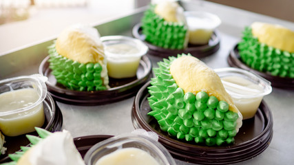 Durian Cake, Homemade bakery Make durian-shaped cakes and make-up with real durian.