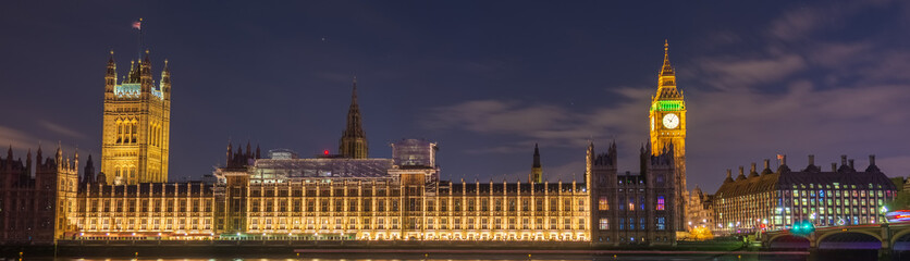 Night photo of the Houses of parliament in London - obrazy, fototapety, plakaty