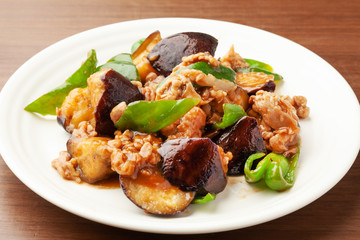 ナスとピーマンの肉味噌炒め