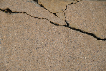 Obraz premium Crack on a concrete surface in Los Angeles for interior design.