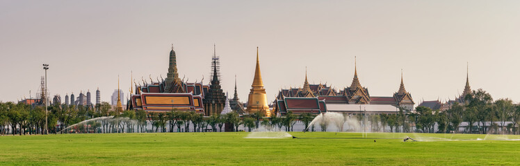 Naklejka premium Wat Phra Kaew, Świątynia Szmaragdowego Buddy w Bangkoku w Tajlandii
