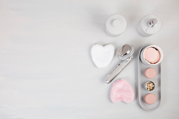 Light pgray ceramic acessories for bath