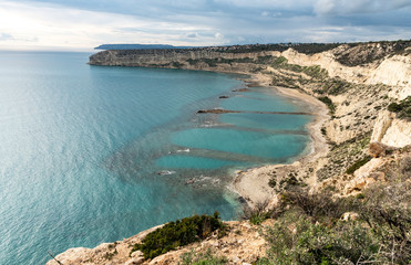 Obraz premium Idyllic seascape below the dramatic cliffs. Zapalo bay, Episkopi Limassol Cyprus