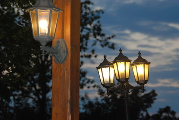 alte Laterne im Abends Licht  in der mittelalterlichen Burg in  Most  Tschechien