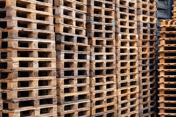 Close-up of a lot of wooden dirty pallets, pallets stacked in a pile, pile. Concept transportation of goods, alcohol, wine, drinks, trade, warehouse, store