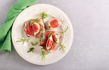 Prosciutto, arugula and fig over brown bread
