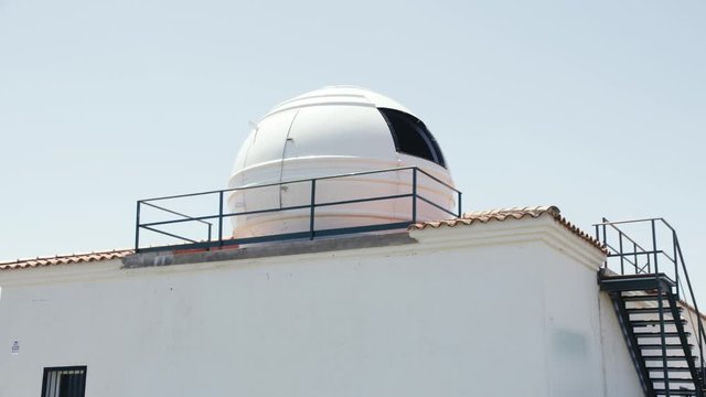 C&uacute;pula de observatorio girando