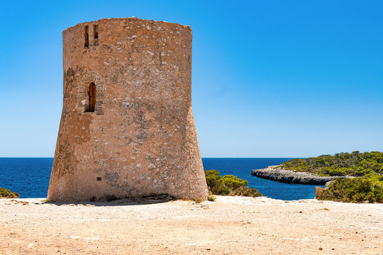 Old watchtower on the cliffs of Cala Pi - Mallorca - 0072