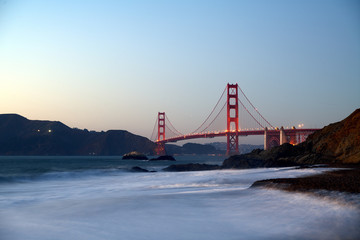 Fototapeta na wymiar Golden Gate Bridge from the beach
