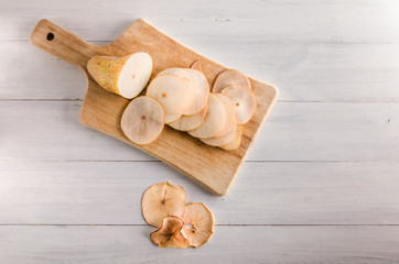 Sliced pear for making chips