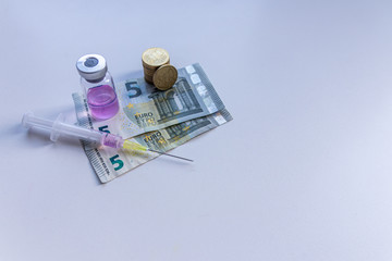 Hohe Kosten für Forschung und Entwicklung von wirksamen Medikamenten gegen gefährliche Krankheiten und zur Herstellung von Impfstoffen belasten Krankenkassen und Patienten