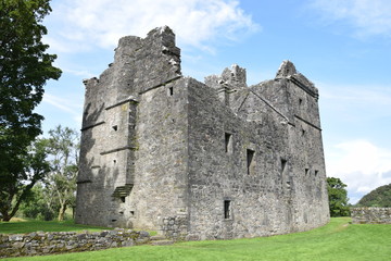 Fototapeta na wymiar Carnasserie Castle, Argyll, Scotland