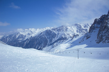 Fototapeta na wymiar sky and mountains in winter