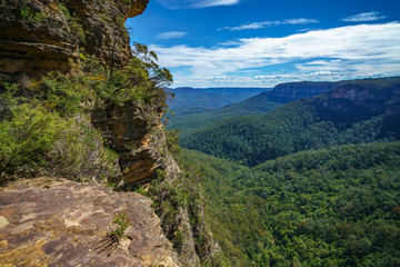 hiking in the blue mountains national park, australia