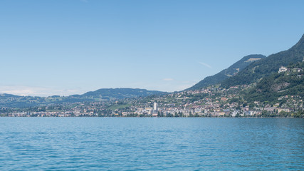 Ville de Montreux en Suisse vue du Lac Léman