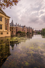 Naklejka premium Hofvijver and Binnenhof in Den Haag, Netherlands