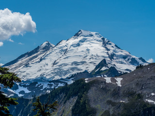 Fototapeta na wymiar Mount Baker: the major peak in North Cascade Mountains