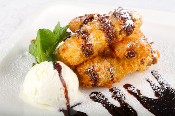 Crispy banana with ice cream