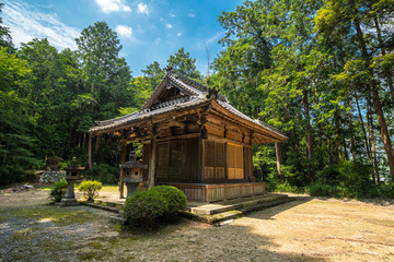 Fototapeta na wymiar 夏の田舎の景色と寺