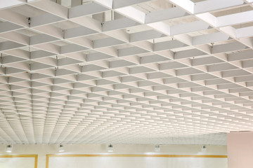 Suspended ceiling structure and installation 