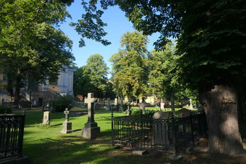 Friedhof mit Grabsteinen