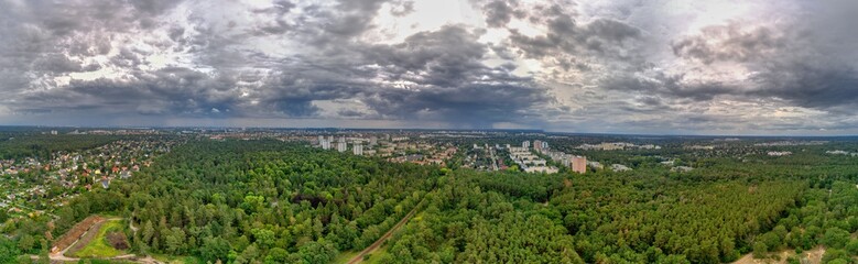 Fototapeta premium Gewitterstimmung Richtung Falkenhagener Feld, Berlin-Spandau