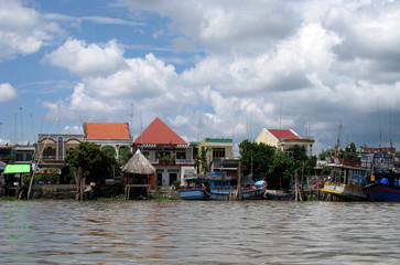Fototapeta na wymiar view from the Mekong river, Vietnam