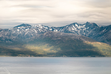 Obraz premium A beautiful landscape on mountains and a fjord in Northern Norway