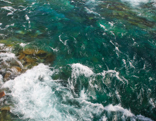 kristallklarer fluss